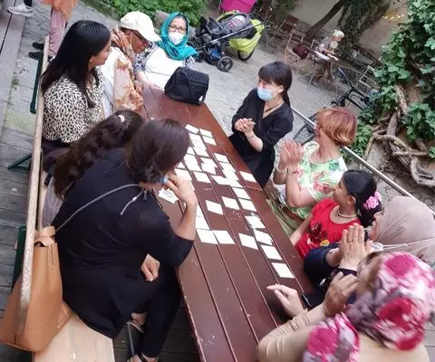 gmütliches zusammensein im café juno