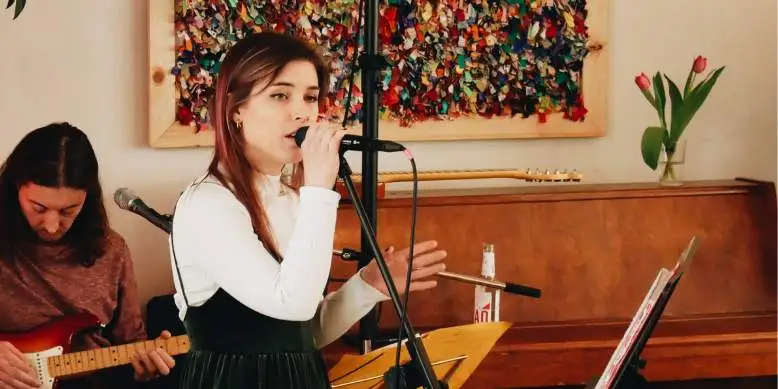 Judith bei München spricht 