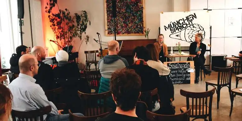 Veranstaltung München spricht mit Freiwilliger Judith