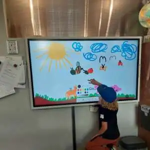 Annikas Mentee beim digitalen Malen